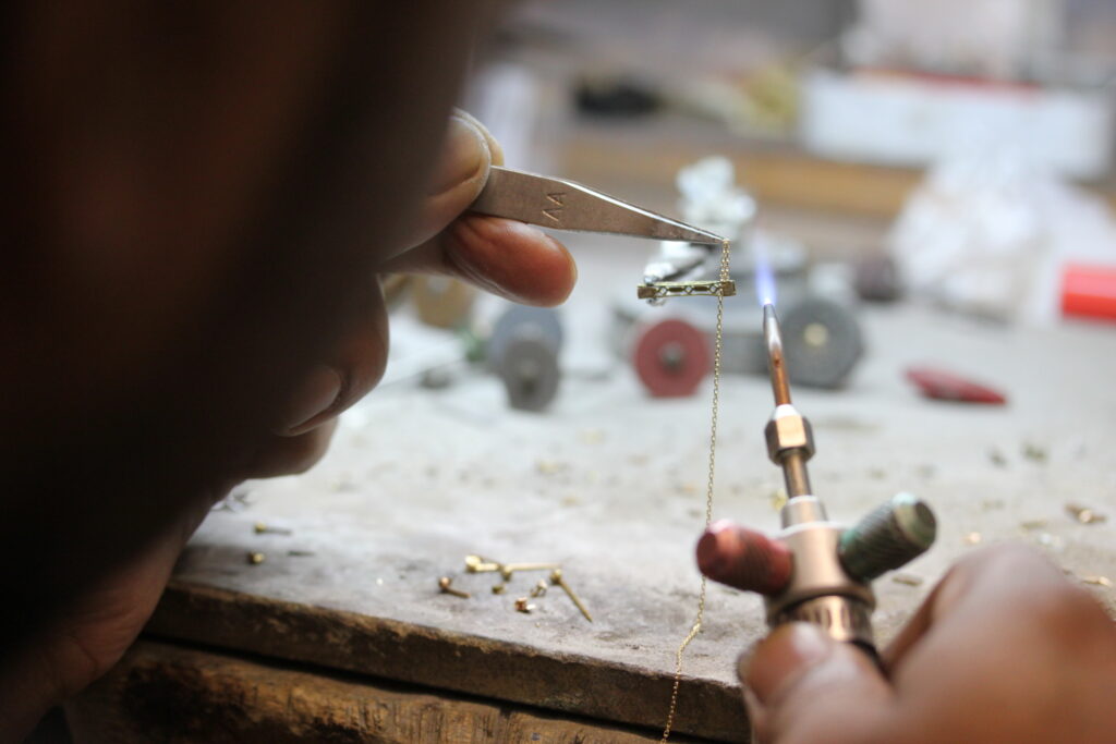 jeweler-repairing-metal-chain-closeup