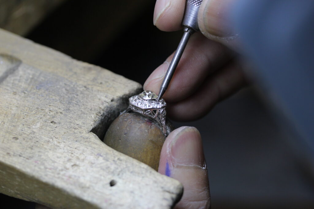 jewelry-technician-setting-diamonds-in-ring