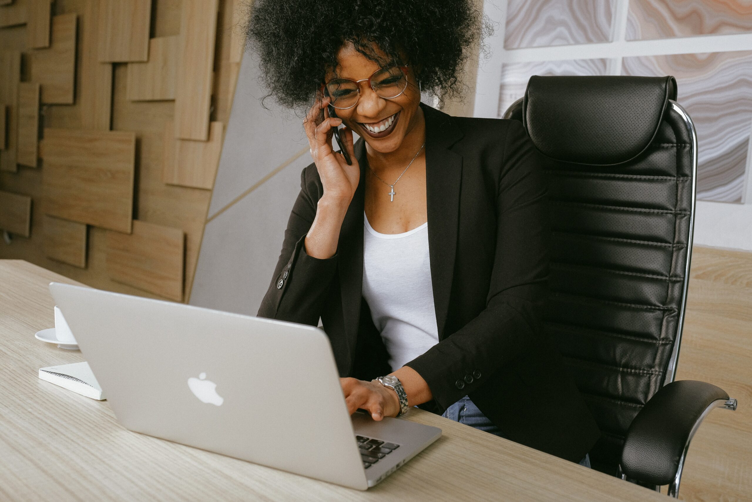 customer-service-call-at-computer